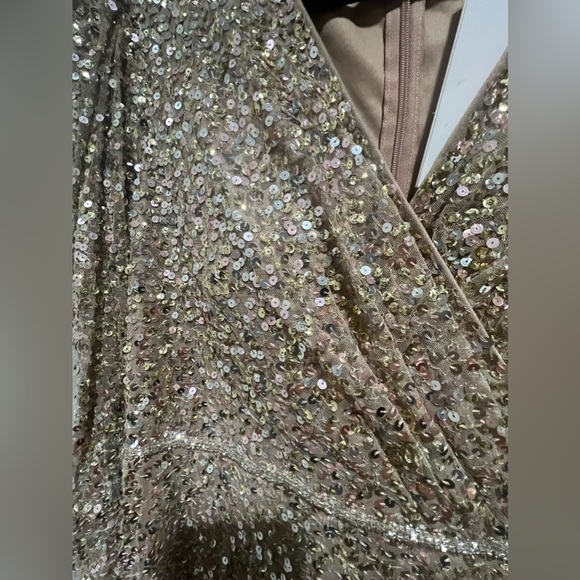 Puff shoulder sequined surplice gown - Picture 5 of 6